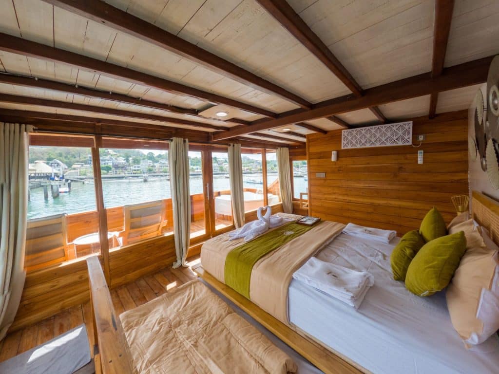 cabin kamar phinisi labuan bajo