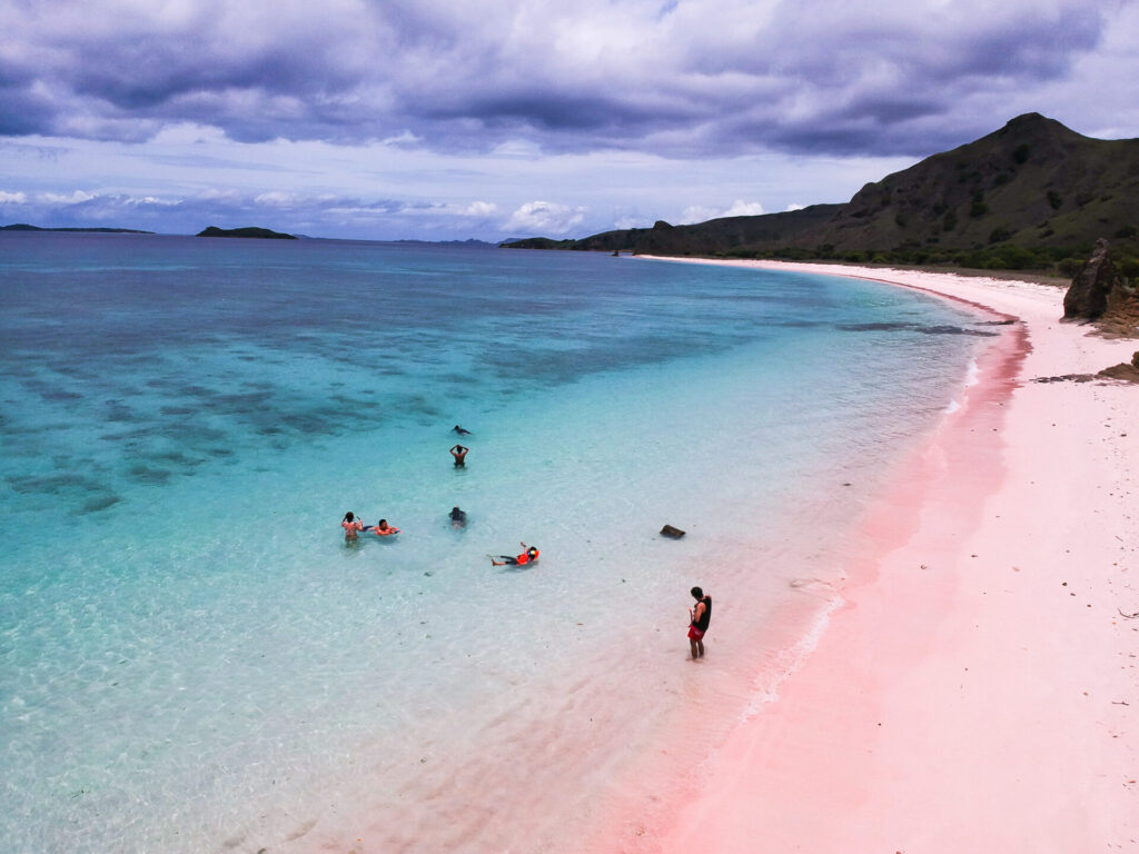 Pink Beach Labuan Bajo