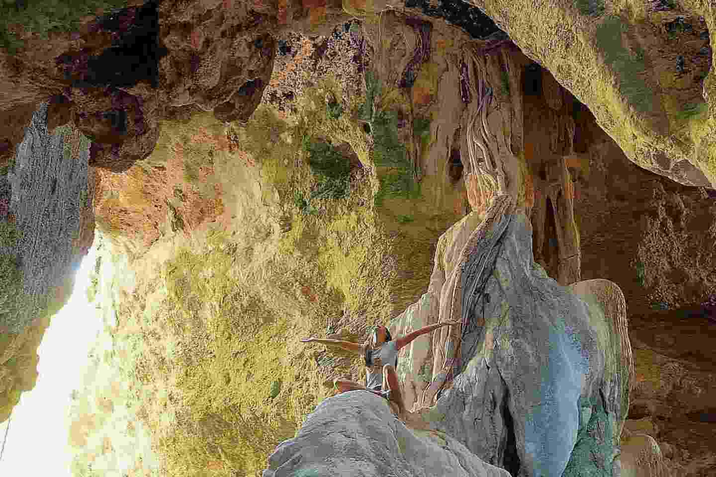 goa batu cermin