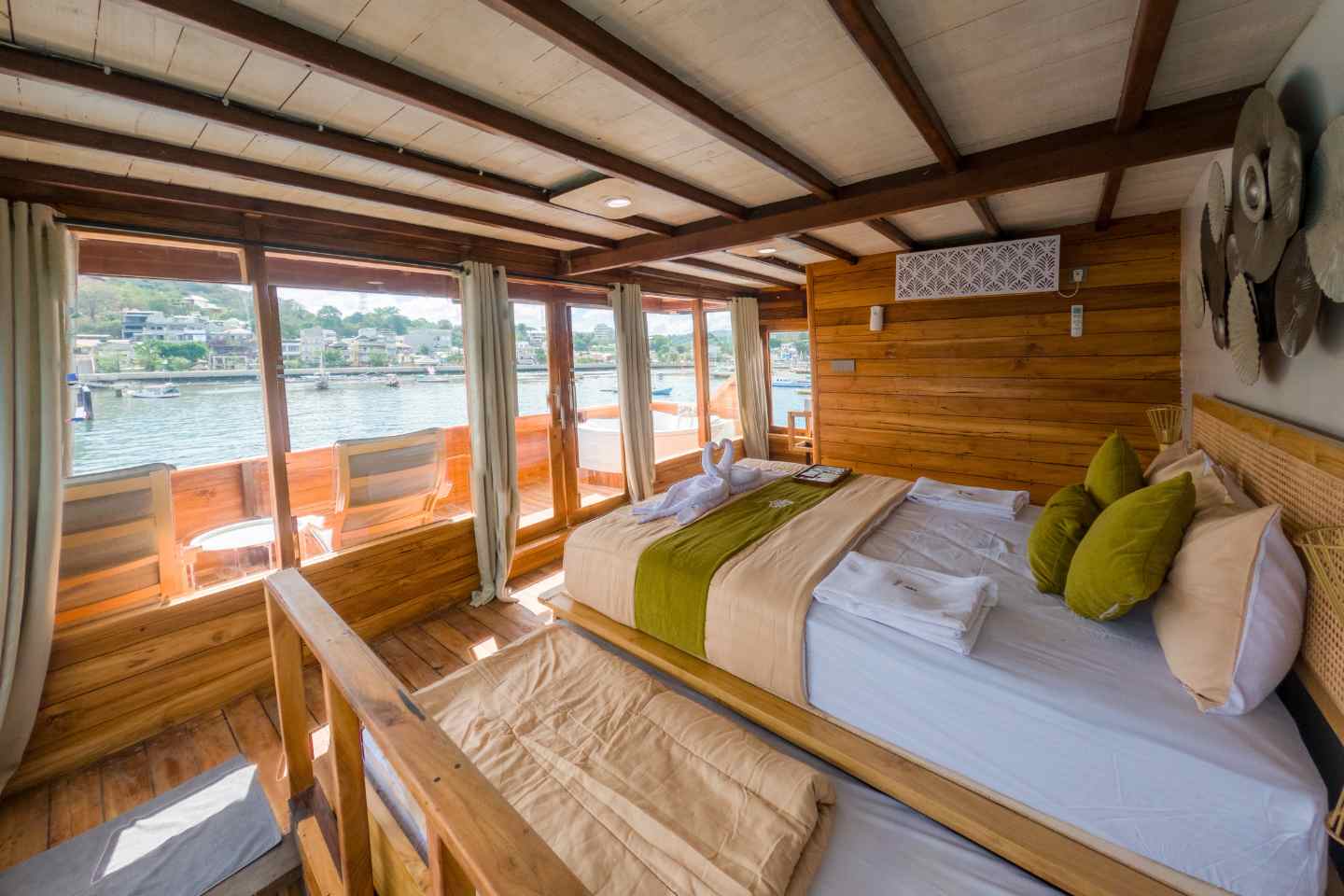 cabin kapal phinisi yumana